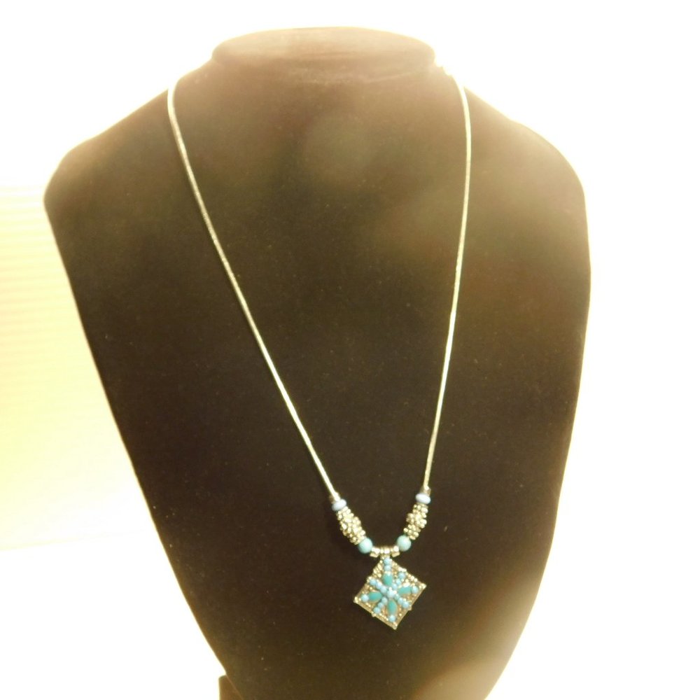 NECKLACE - Picture 3 of 8